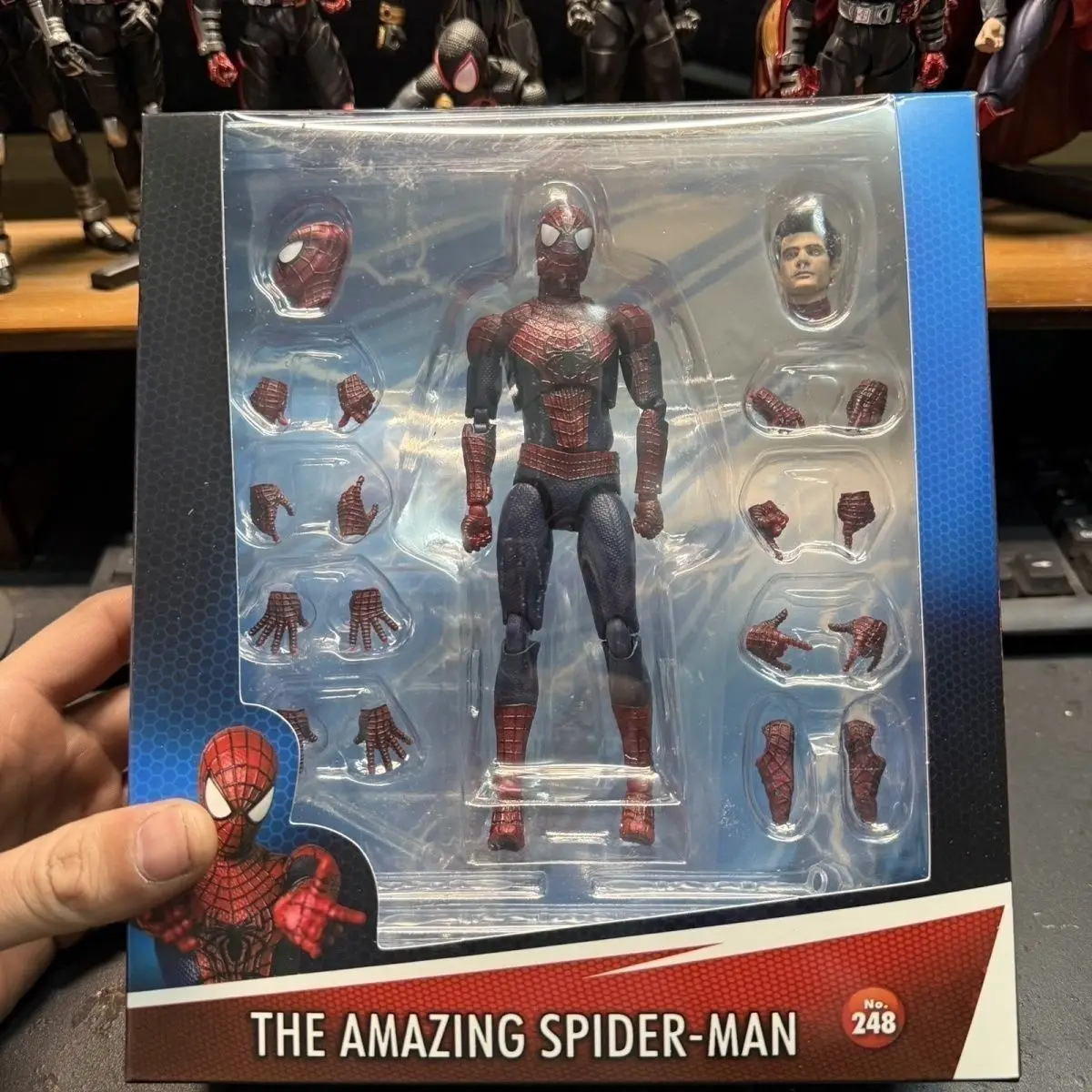 Mafex Nr. 248 Andrew Garfield Amazing Spider-Man 2 Artikulierte Actionfigur mit austauschbaren Köpfen, Händen und Ständer, Sammlermodell