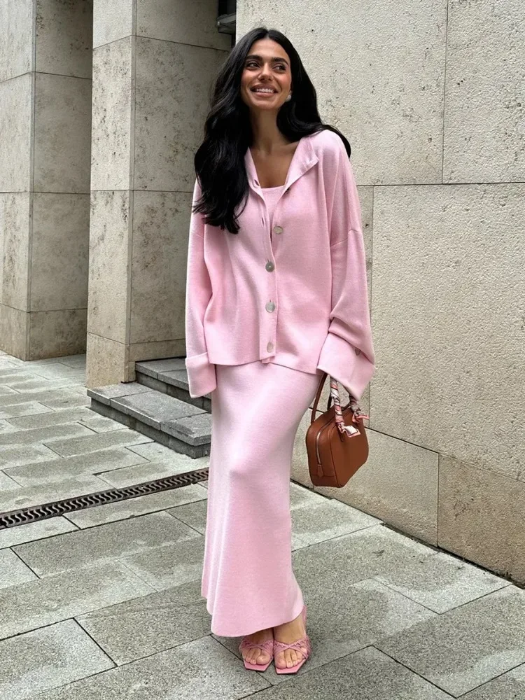 Laxsesu 2026 مجموعة نسائية محبوكة على الموضة سترة ناعمة بأكمام طويلة تنورة قصيرة أنيقة للخريف والشتاء بدلة سترة وردي وأبيض وبيج