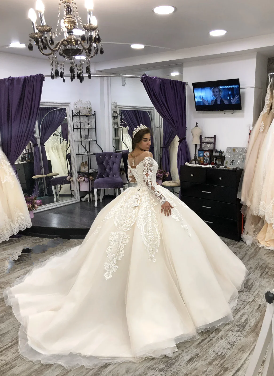 Customized Ball Gown Wedding Dresses Bridal Sweep Train Lace Applique Scoop Sheer Neck Custom Made Long Sleeves Castle Chapel Ve