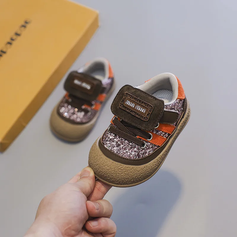 Zapatillas de deporte de tendencia que combinan con todo para bebé, parte superior de malla para niño y niña, zapatos informales transpirables para caminar al aire libre, primavera y otoño