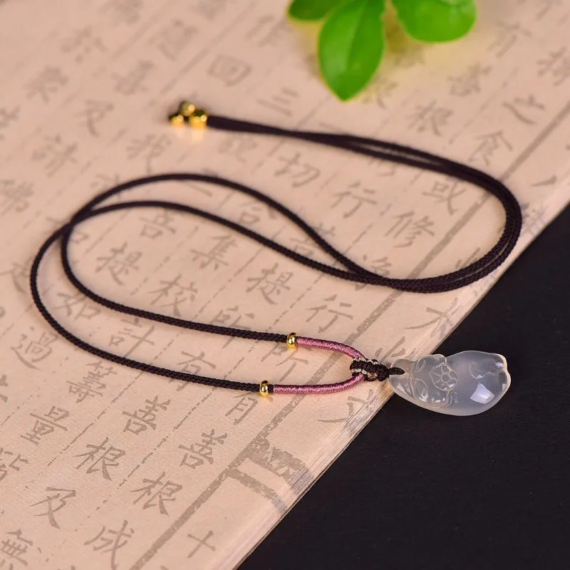 

Natural Agate Chalcedony Lucky Cat Pendant, Exquisite Fashion Necklace New (random Rope)