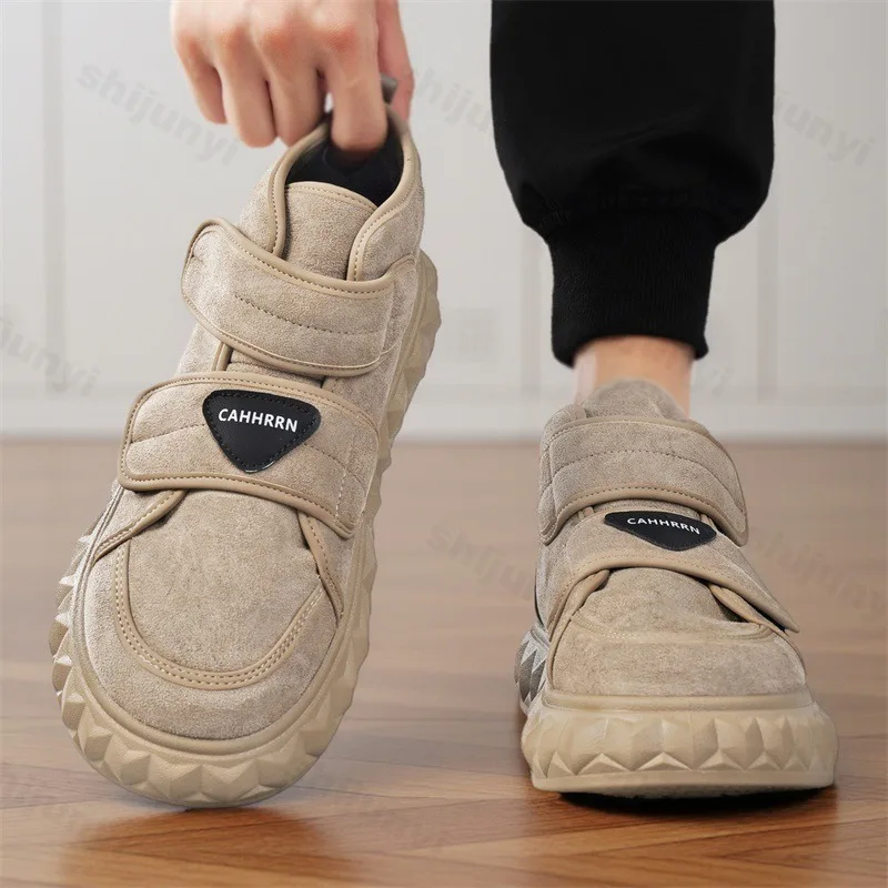 

Осень 2024, новые мужские лаконичные однотонные повседневные ботильоны со средним верхом на толстой подошве, модные трендовые универсальные удобные полусапожки на массивном каблуке