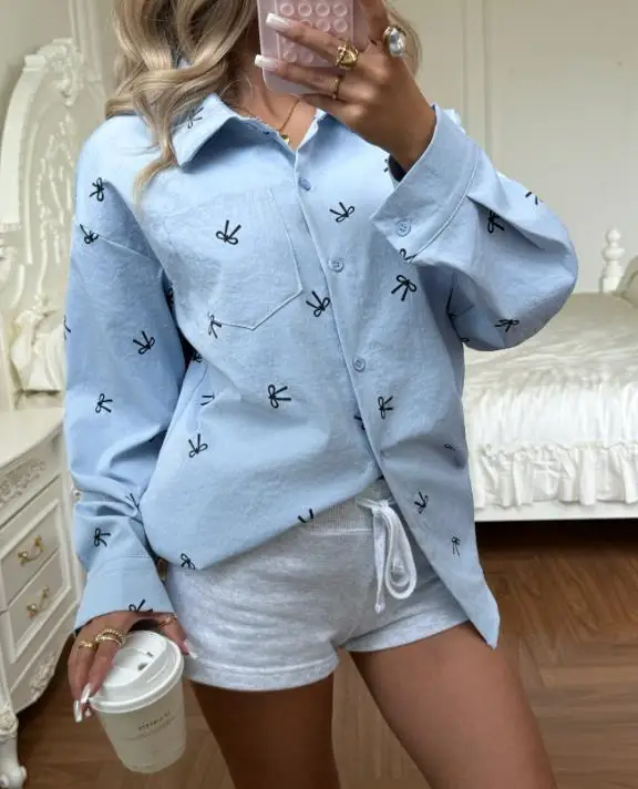 เสื้อผู้หญิง 2025 ฤดูใบไม้ผลิ ฤดูใบไม้ร่วง แฟชั่นใหม่ ลายโบว์ ปกพับ แขนยาว มีกระเป๋า ดีไซน์อเนกประสงค์ สไตล์ลำลอง ทรงหลวม