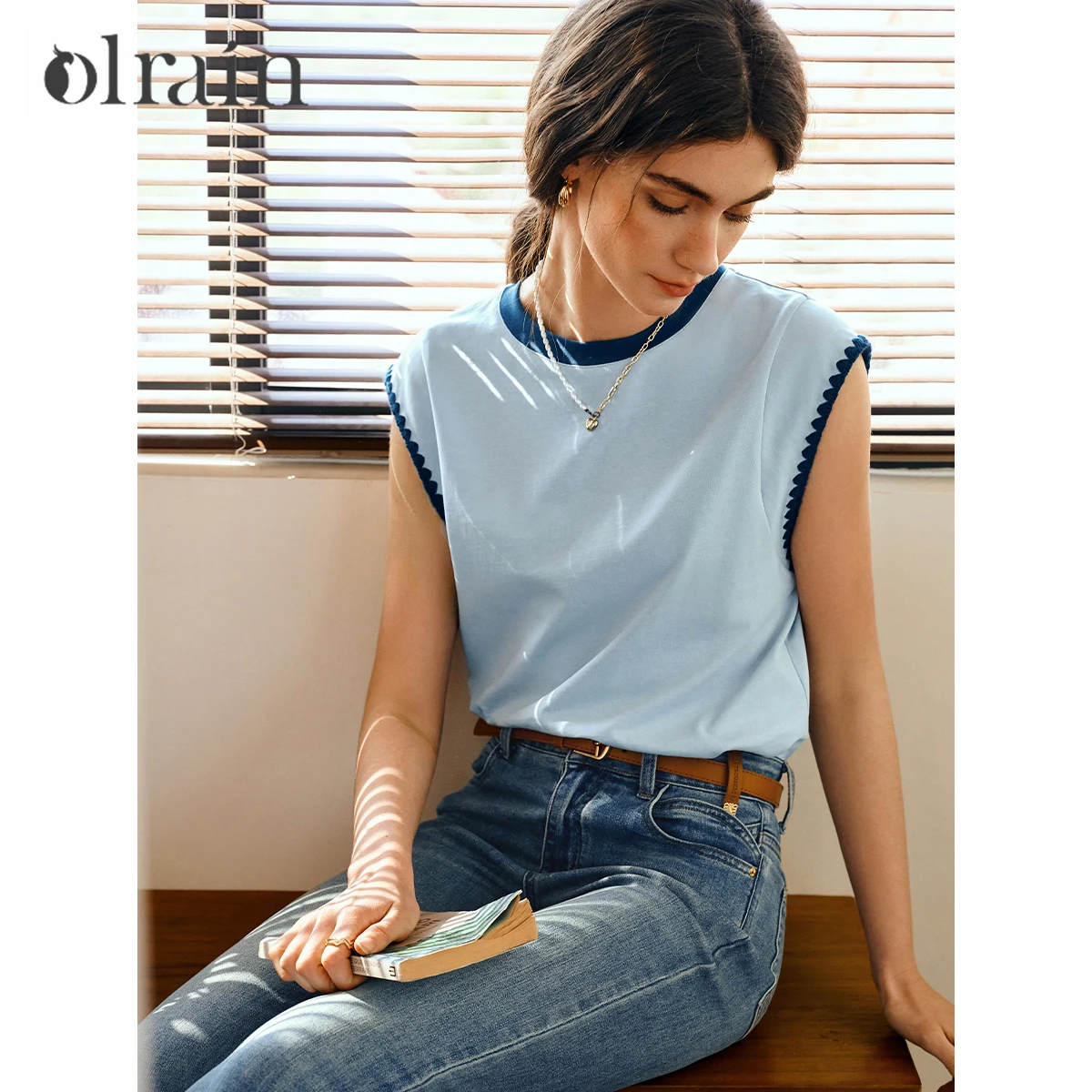 

OLrain Women Tops 2025 Summer Casual Contrasting Color Sleeveless Retro T-shirt Fashion Splicing Crew Neck Loose Tee O57XT96829
