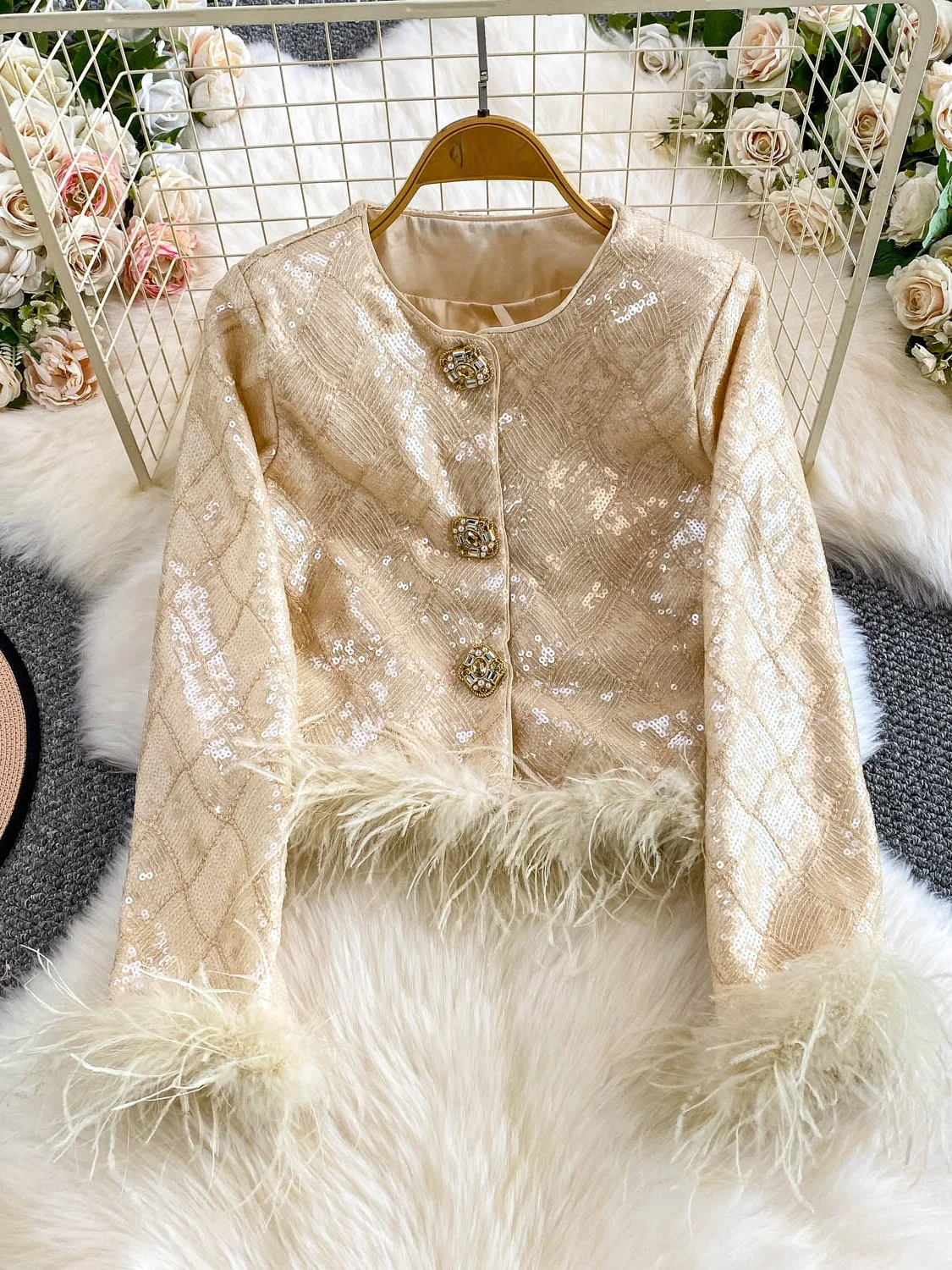   여성용 글리터 패치워크 재킷 독특하고 아름다운 패셔너블한 헤비 엠벨리먼트 메탈 버튼 코트