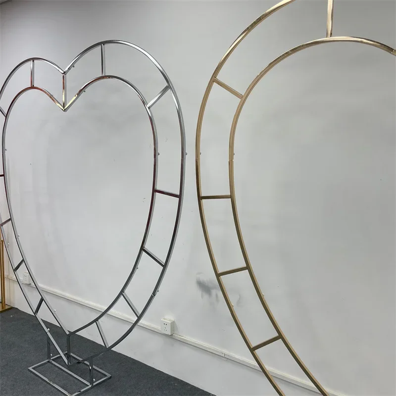 Romantischer Herzförmiger Hochzeitsbogen, Eisen-Doppelring-Liebesständer für Hochzeitszeremonie-Hintergrund, Party- und Bühnendekoration (Weiß/Gold) – Detail 3
