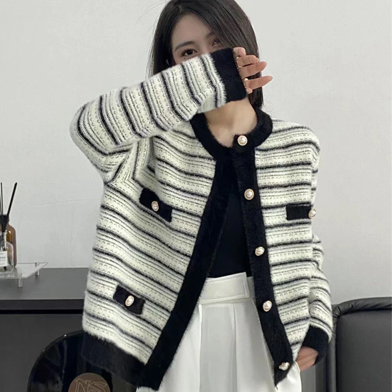 

2025 Elegant Pearls Single Breasted Knitted Cardigan Women Soft Faux Mink Cardigans for Woman O-Neck Long Sleeve Outwear Ladies