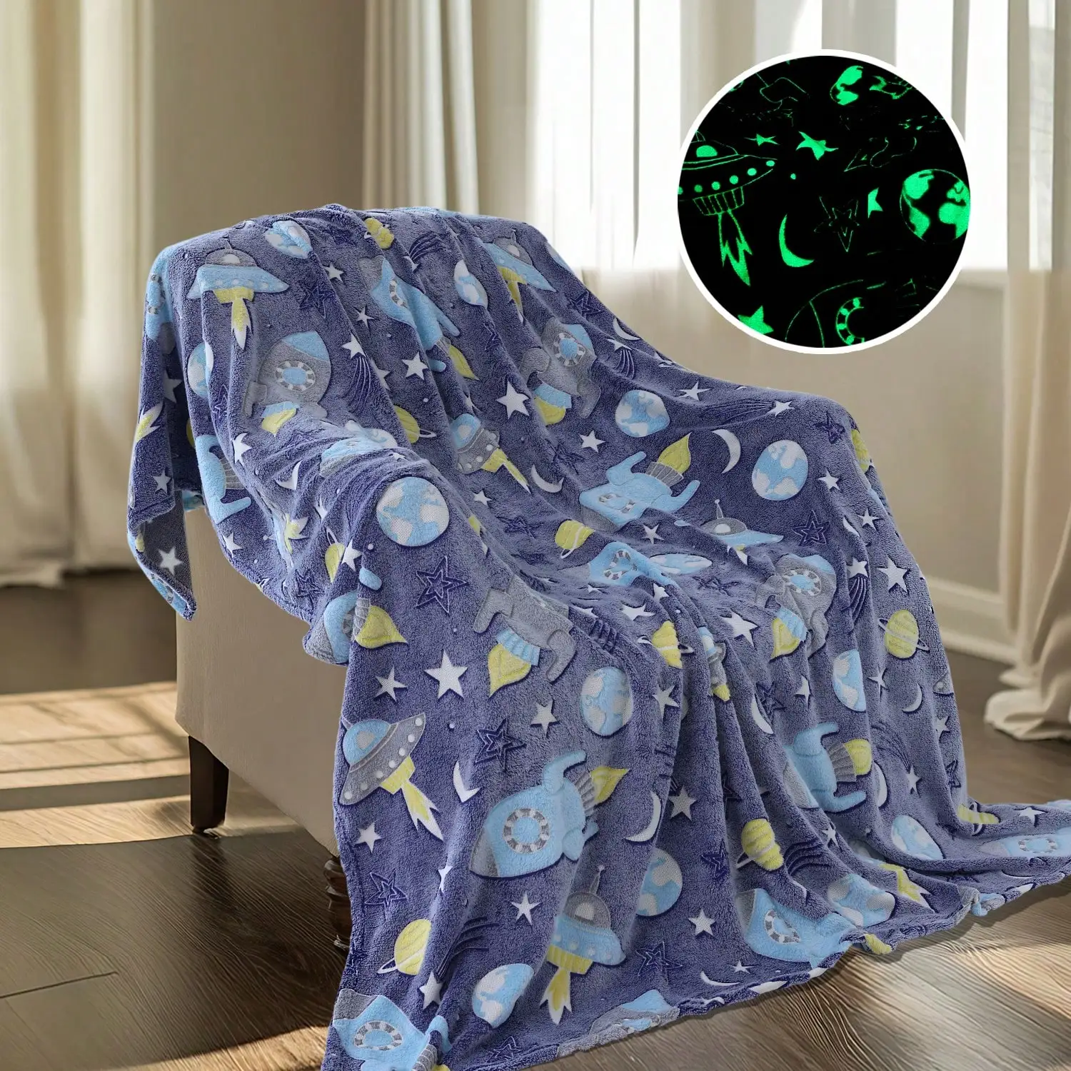 A Flannel Luminous Blanket With Cosmic Elements, A Children's Cover Blanket. It Uses High-Quality Flannel Fabric, Which Is Soft And Skin-Friendly, And Is More Suitable For Children To Use, As If They Are In The Vast Universe