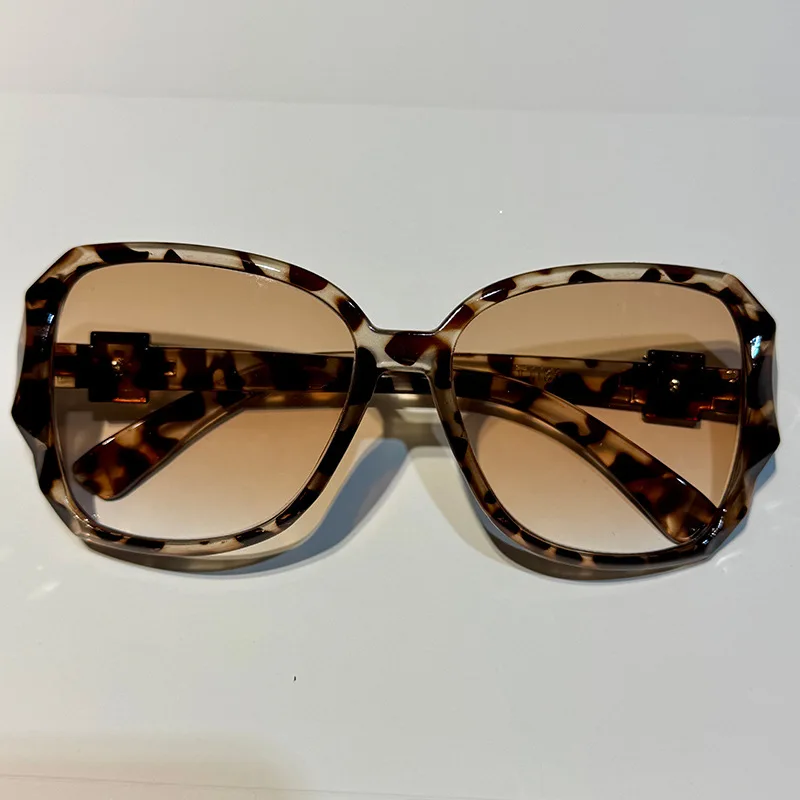 Verschreibungspflichtige Lesebrille mit braunen Gläsern, Sonnenbrille in einem, großer Rahmen mit Leopardenmuster, Teefarben mit Farbverlauf, modische Readi – Detail 7