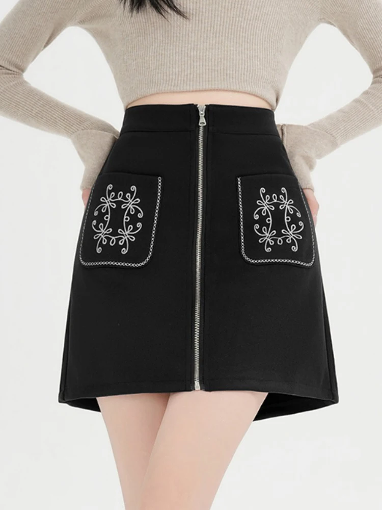 กระโปรงขนสัตว์ปักลายซิป ดีไซน์เก๋สำหรับผู้หญิงในฤดูหนาว ทรงเอ กระโปรงสั้นแบบพันรอบสะโพก ป้องกันแสงสะท้อน ดีไซน์หวาน