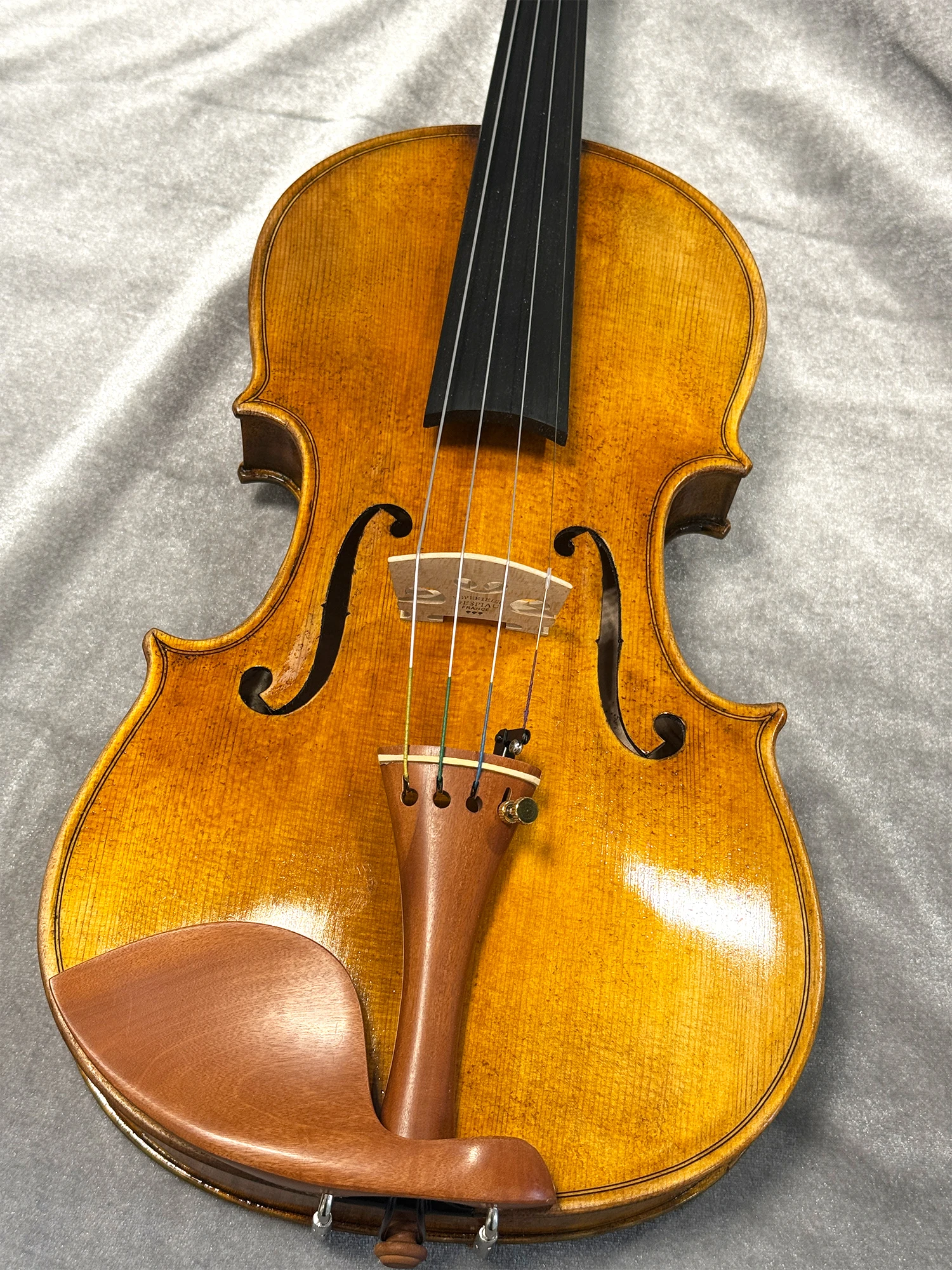 Professional 4/4 Violin, Antique Finish, Flamed Two-Piece Back, Rosewood Fittings, Full Set with Case & Bow