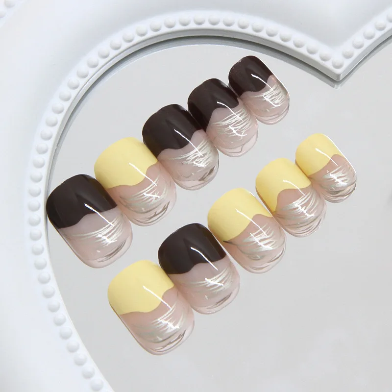 

24Pcs Short Round Press-on Nails: Swirling Yellow-Brown with Metallic Silver Lines - Trendy & Versatile