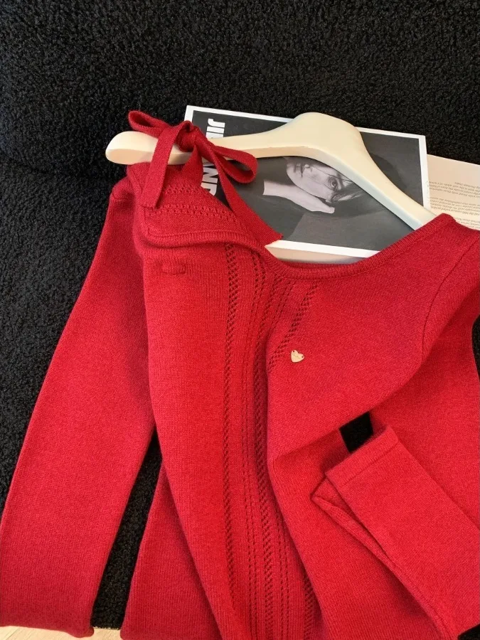 เสื้อสเวตเตอร์ถักเปิดไหล่สีแดงสำหรับผู้หญิง ฤดูใบไม้ร่วง ฤดูหนาว ทรงเข้ารูป ดีไซน์ทันสมัย สไตล์วินเทจ เนื้อผ้านุ่ม โพลีเอสเตอร์