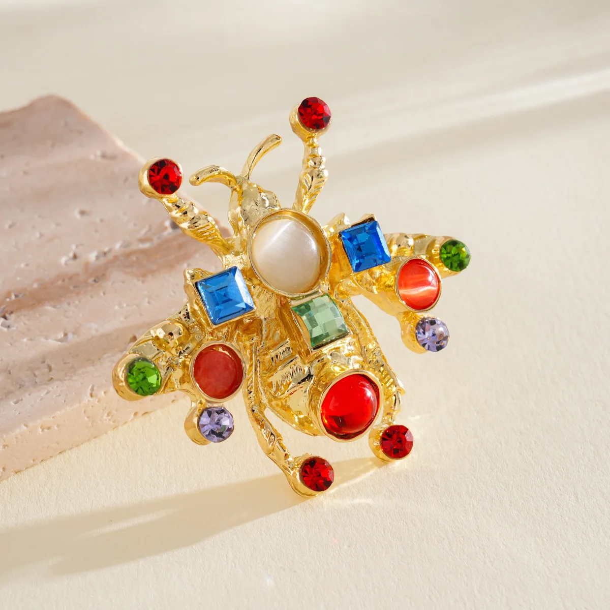 

Retro Palace Style Bee Ring for Women Party Metal Rhinestone Pretty Fashion Insects Party Office Fashion Ring Gifts