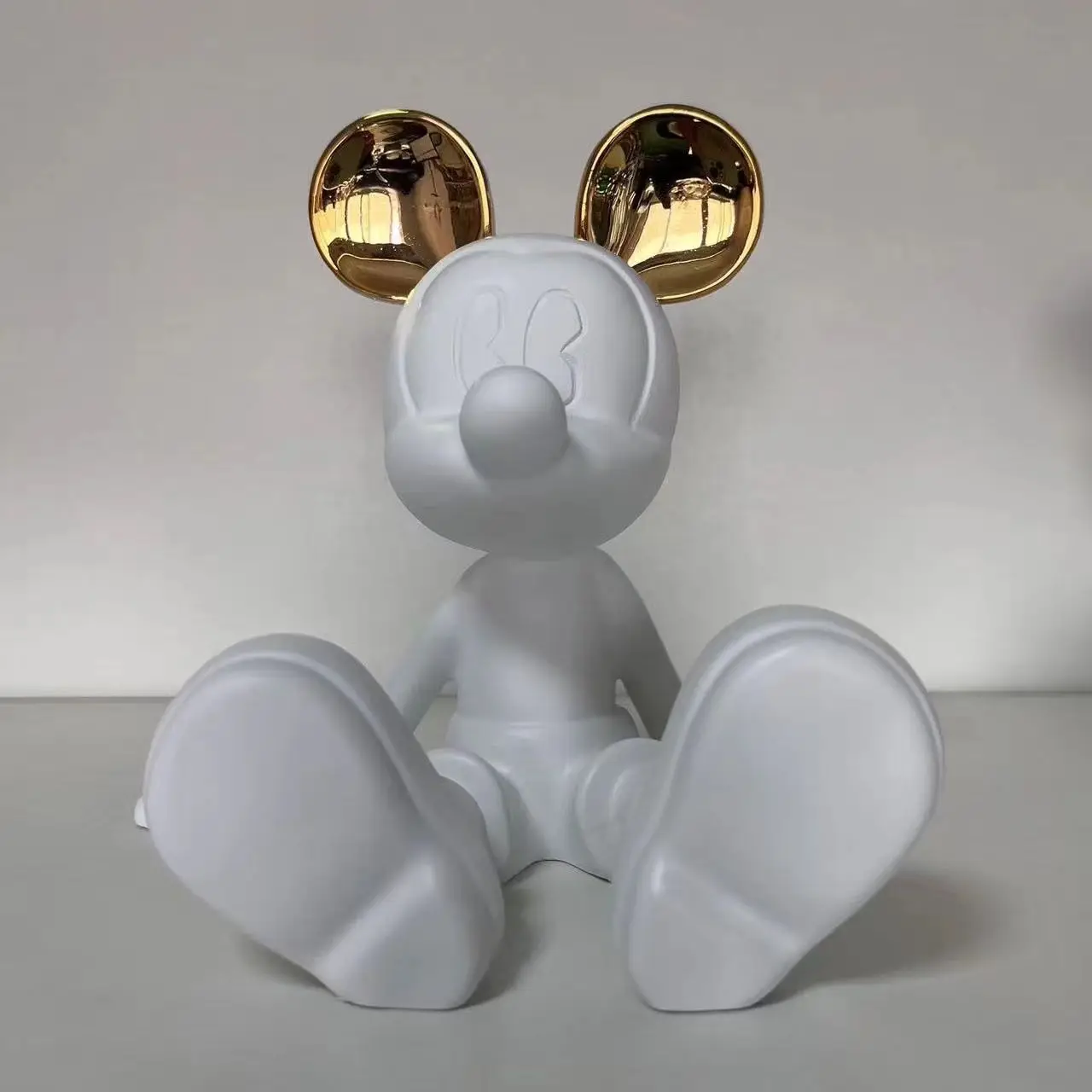 Bandai Disney Mickey Mouse Cartoon Figur sitzen Haltung Harz Modell Puppe Spielzeug für lebende Anime Statue Dekor Raum Ornament Geschenk 6