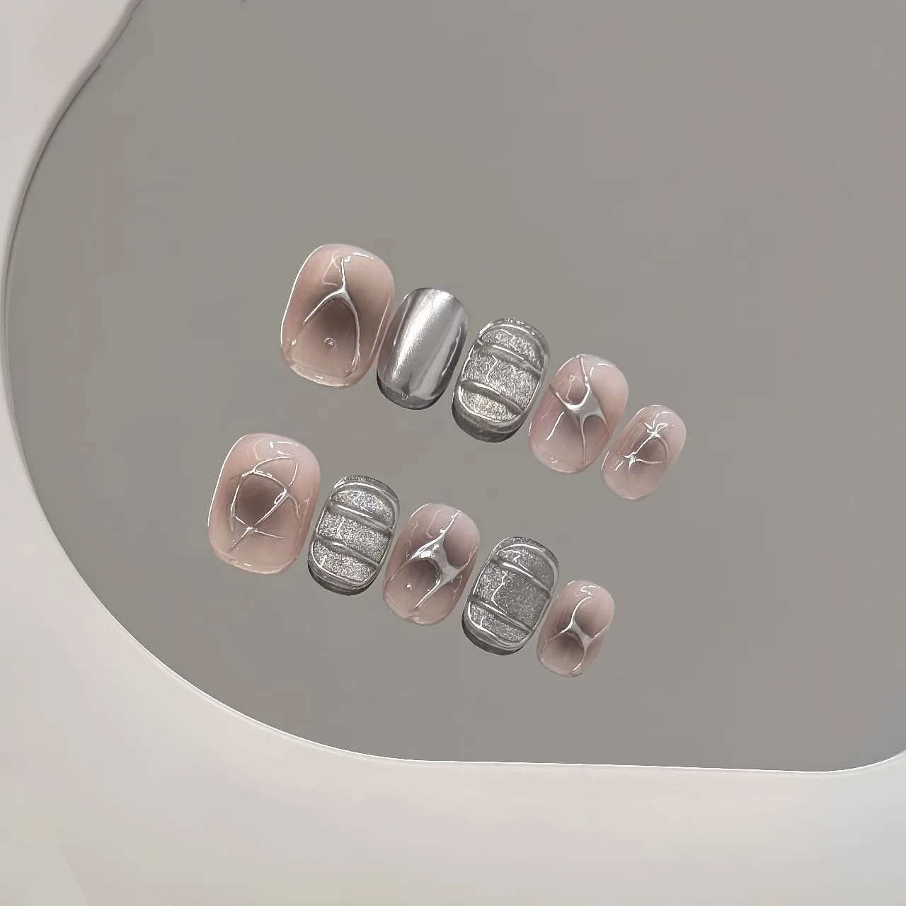 

10pcs Handmade Short Round Press on Nails Pink Gray Punk Silver Metal Line Design Sweet Cool False Nails Wearable Nails Hot Girl