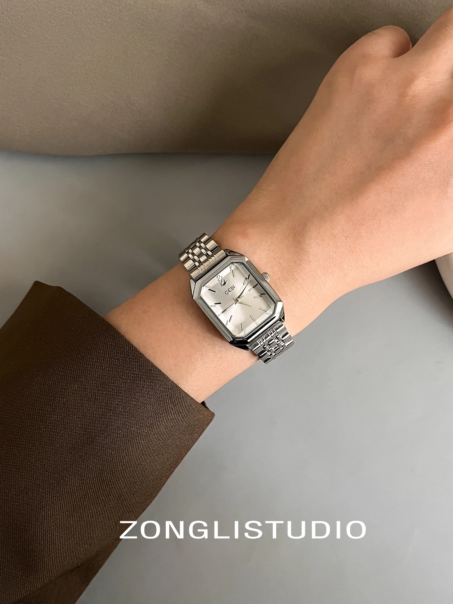 Elegant Women'S Watch Luxurious And Stylish, With A Steel Bracelet And Chain, Simple Yet Sophisticated Design, Unique Timepiece.
