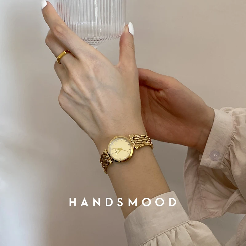 

New HighEnd Selected WatchesKorean Fashion Retro Gold Chain Trendy Quartz Watches For Women Gifts For Ladies, Watch Accessories.