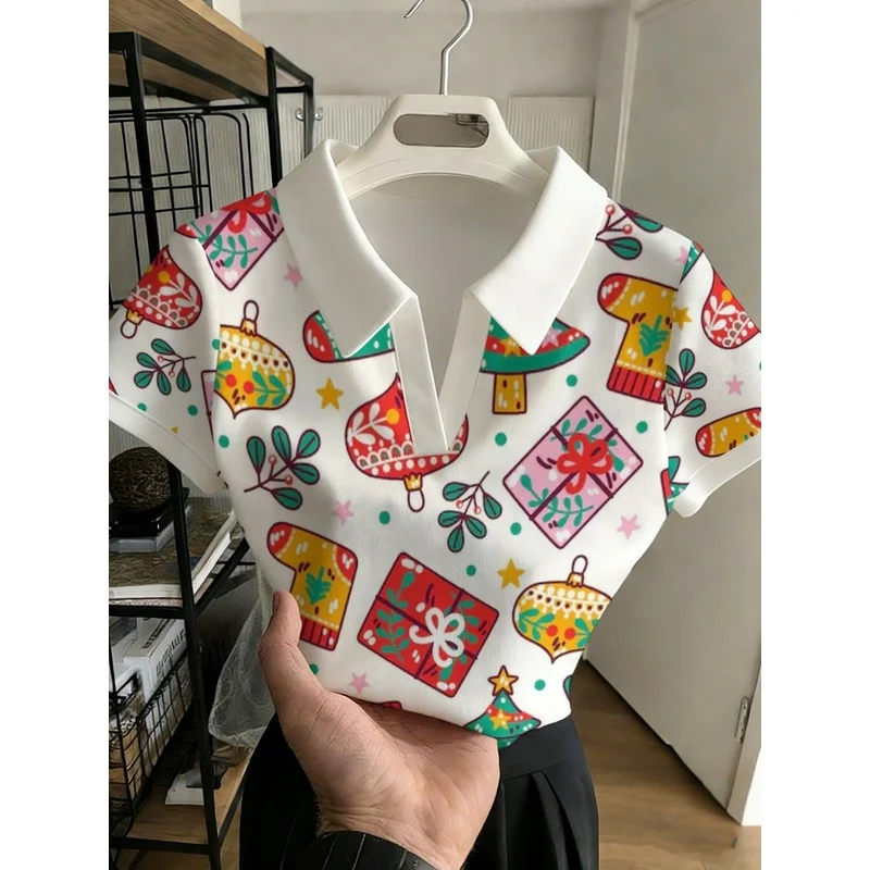 Women's short-sleeve polo shirt—featuring a Christmas-themed print. A simple, classic style that is versatile and easy to pair.