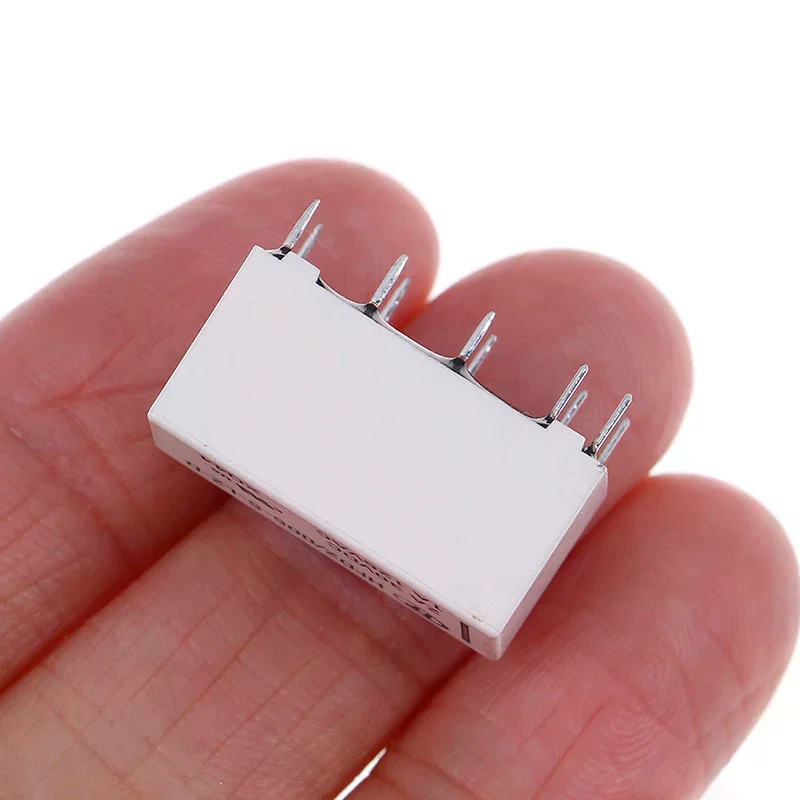 1Pcs 5V coil bistable latching relay DPDT 30VDC 2A 1A 125VAC HFD2/005-S-L2-D realy