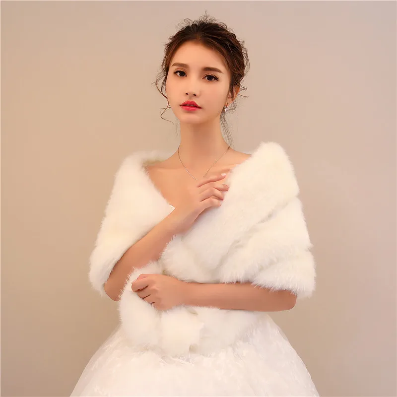 White Wedding Jacket New Bride Large Arc Thickened Warm Bridal Wraps Bridesmaid Fur Cloak Adult Rabbit Hair Soft Ceremony Shawl