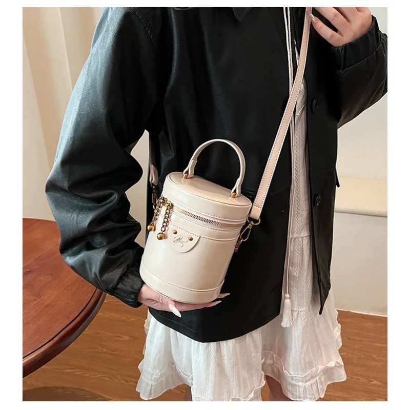 

Stylish Casual Trendy Mini Clutch Bag With Letter Logo For Women Leisure Business Fashionable Everyday Bag