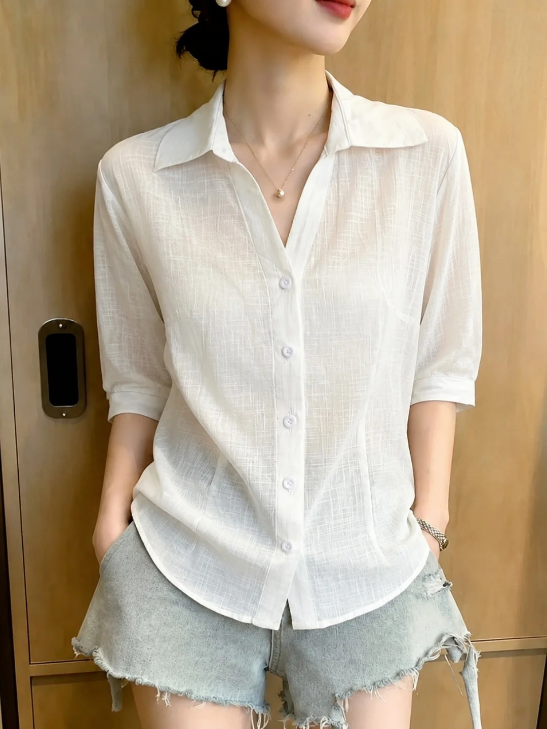 

Minimalist Single-Button Pure Color Shirt Women's Fashionable Elegant Summer 2026 Korean Style Straight Cut Five-Quarter Sleeve