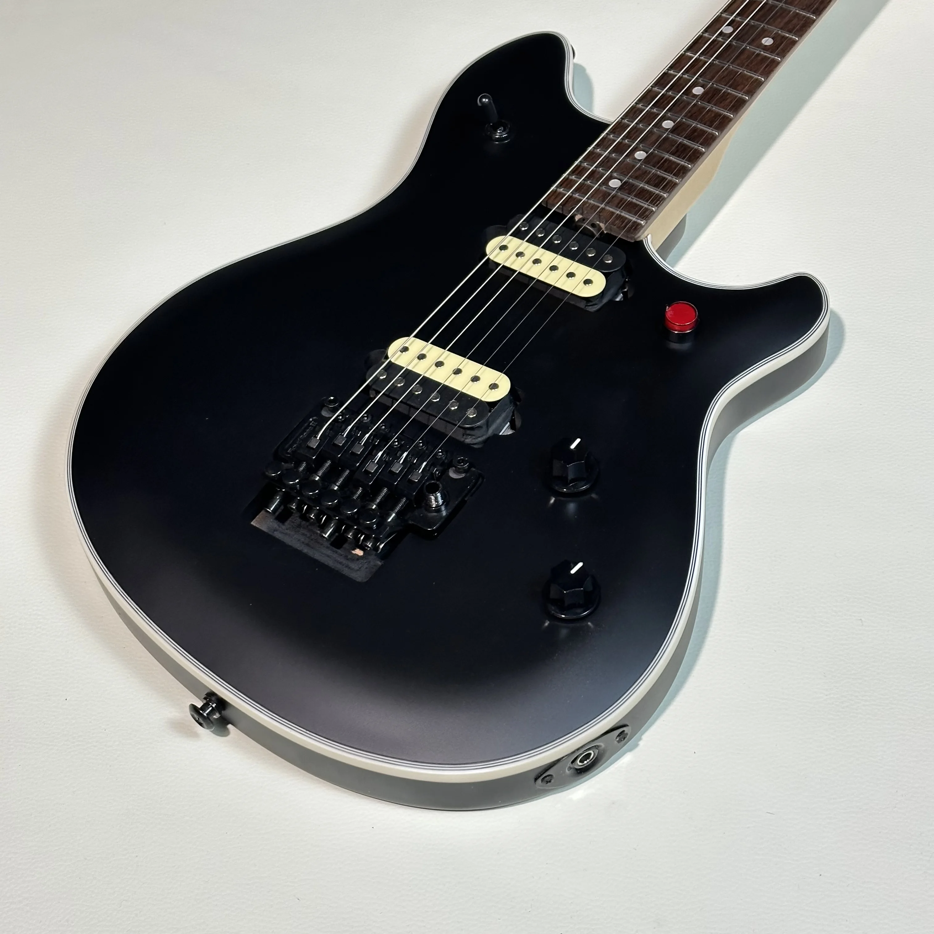 

Электрогитара evh Wolfgang, матовый черный красный выключатель