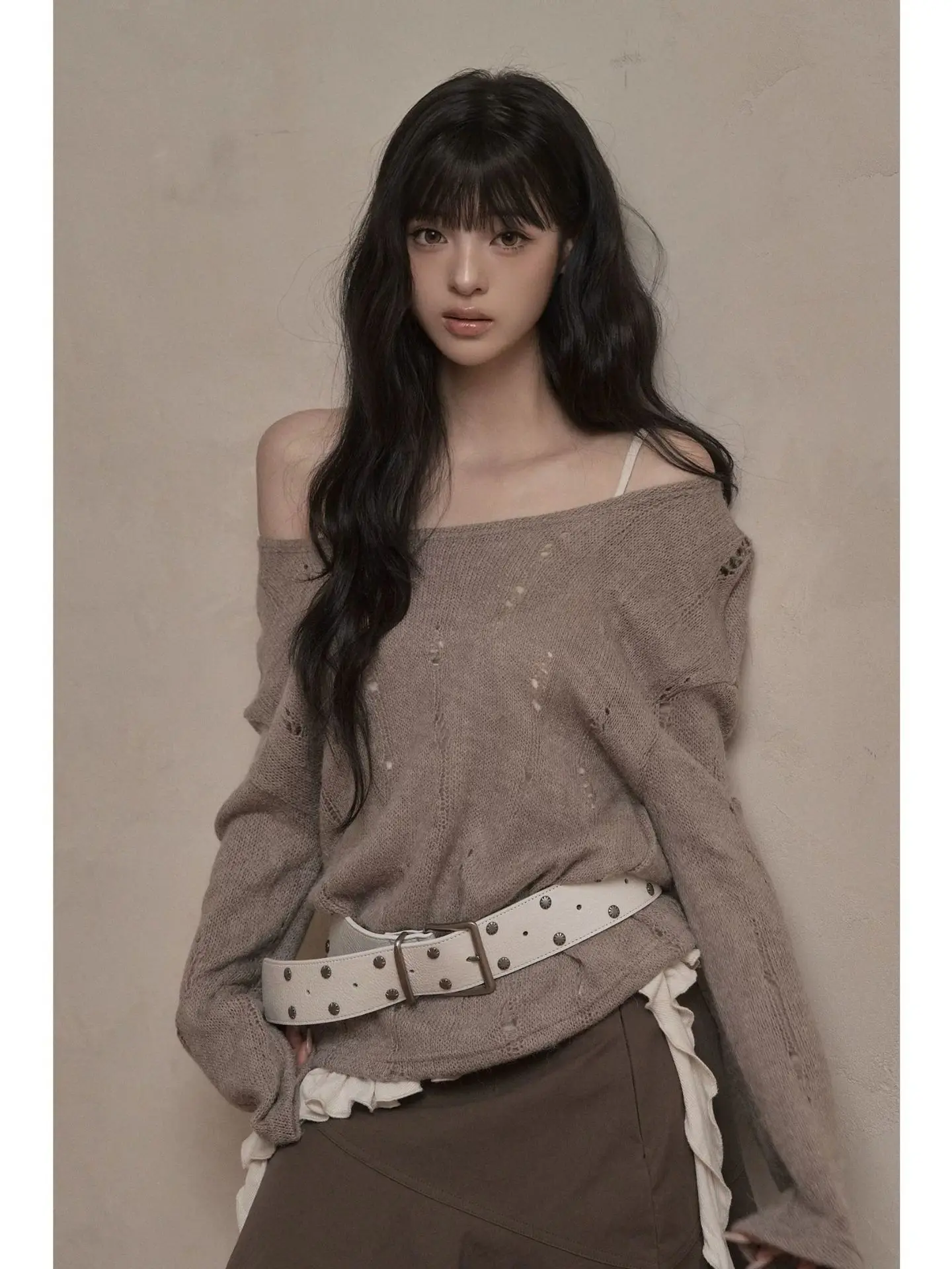 

Loose Fit Long Sleeve Knitted Sweater Slouchy Shoulder Large Neck Hole Torn Hole Style Spring 2026 New Arrival from Dongda Gate
