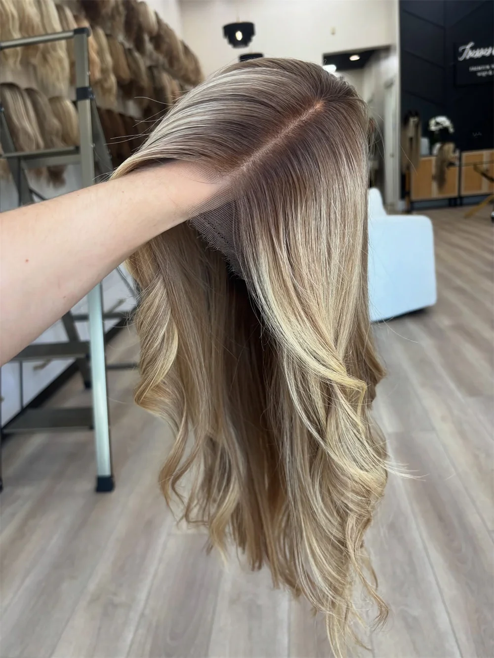 Ash Blonde 13x4 Lace Front Wig for Women Balayage Synthetic FibreLuxury Wig Natural Hairline Realistic Wig for Cosplay Party Use