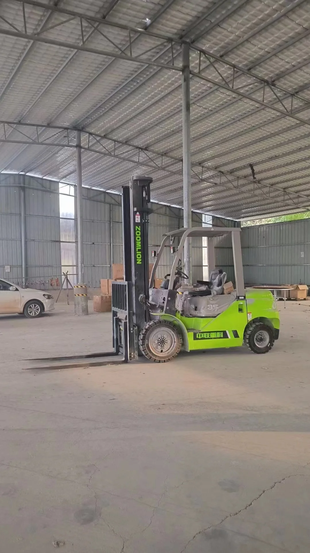 a cheap price and good quality Zoomlion Heavy Industry's 3.5 ton forklift has good quality and a cheap price