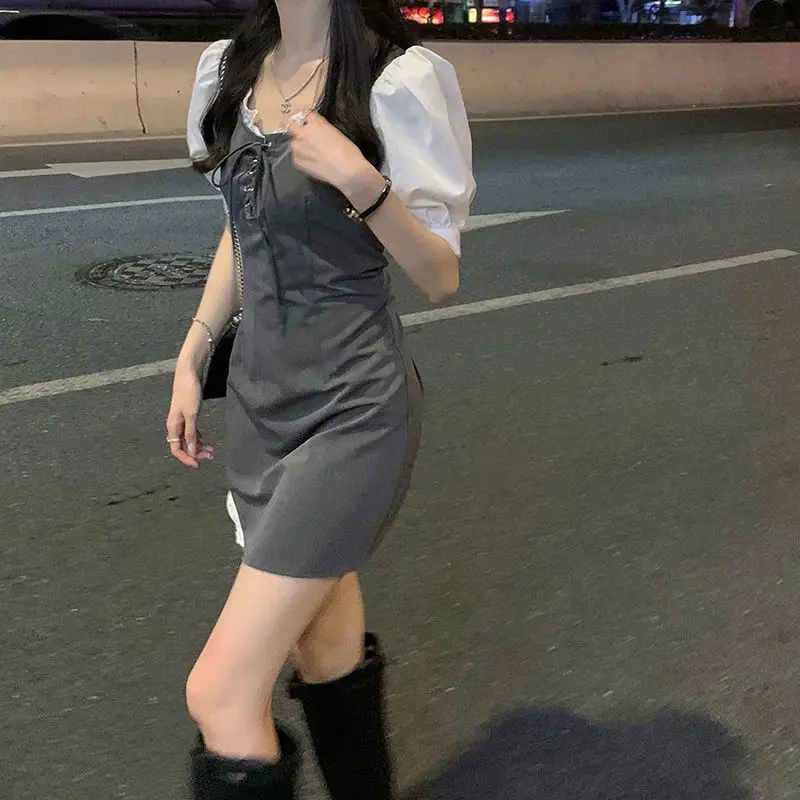 

Оригинальное дизайнерское платье-имитация двойки, летний серый цвет, облегающий крой, с короткими рукавами, стильное короткое платье для модных девушек.