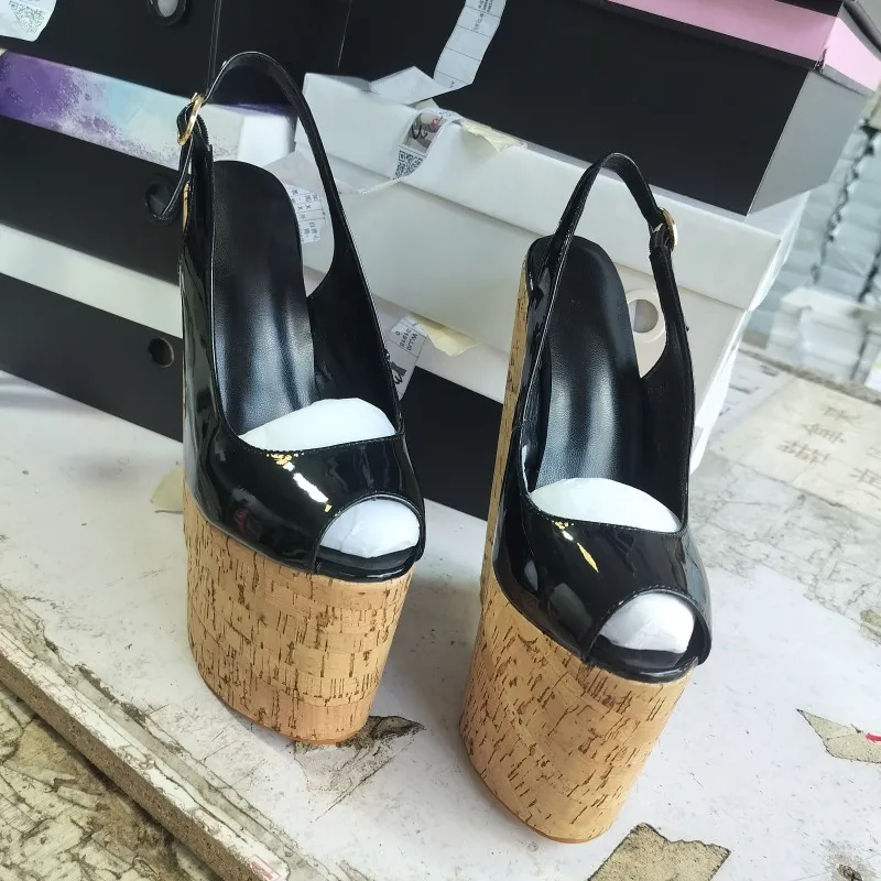 

DIZHUANG Модные женские босоножки на высоком каблуке. Черные сандалии из лакированной кожи. Высота каблука около 18 см. Сандалии на платформе