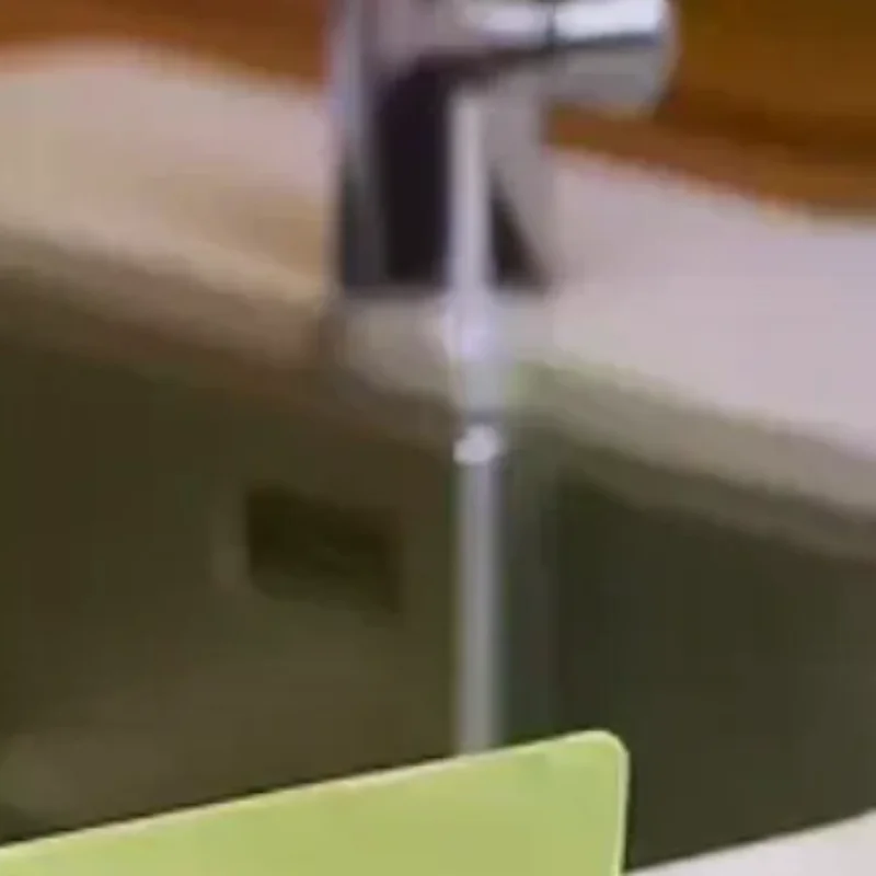 1pcs Silicone Kitchen Sink Water Splash Guard Washing Basin Anti-splash Stopper Waterproof Splatter Screen Bar Anti-water Board view 2