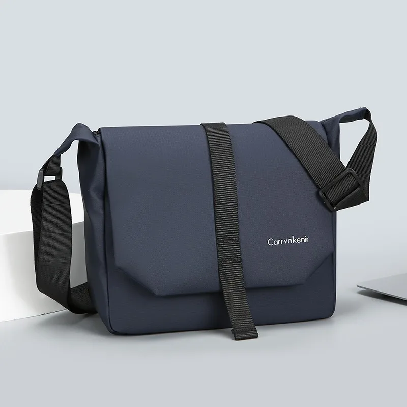 

Nylon Shoulder Bag, Zipper Opening Design with Adjustable Shoulder Strap, Versatile Casual Large-capacity Messenger Bag