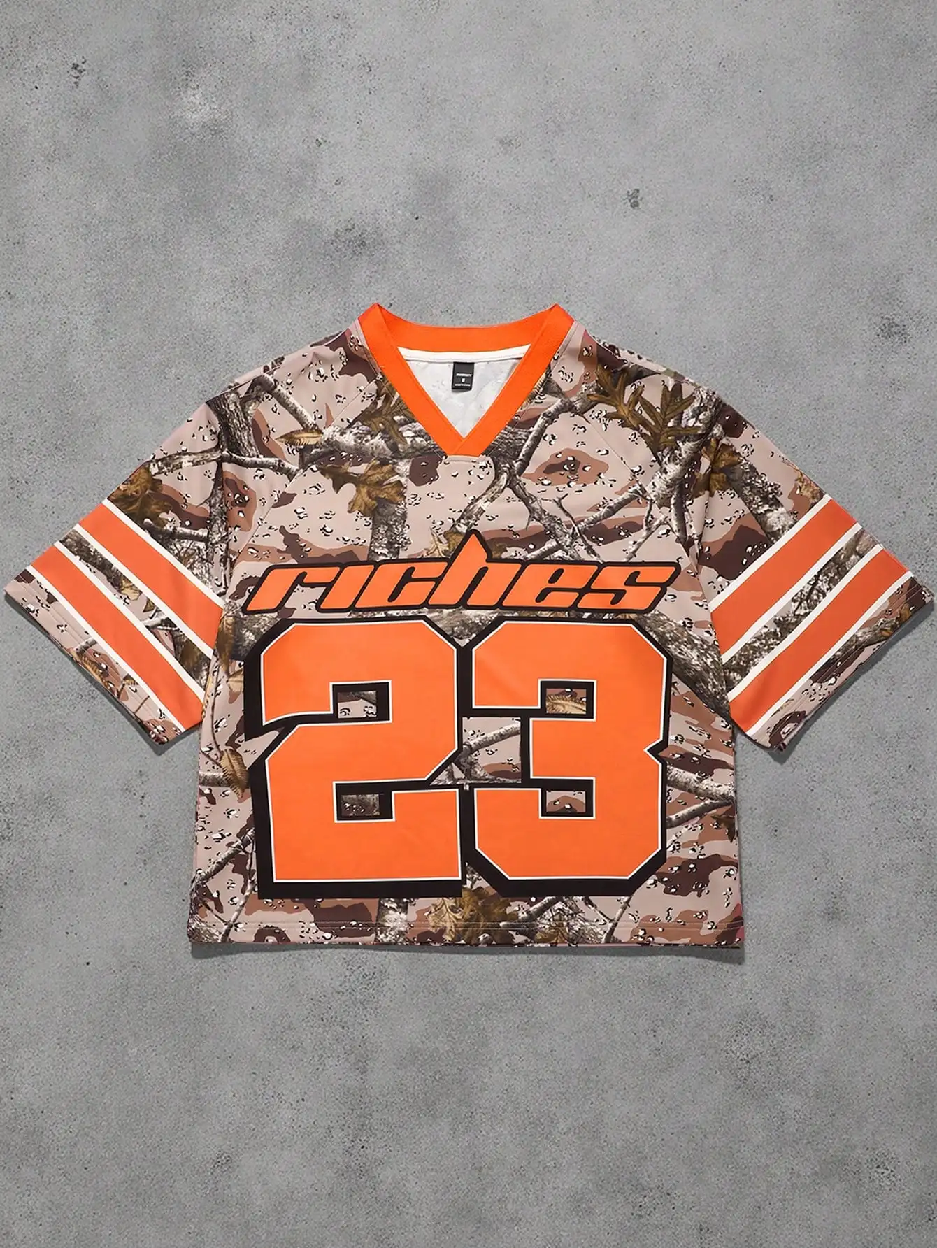 

Men's Camo Print V-Neck Oversized Jersey Tee with Bold Number Graphic