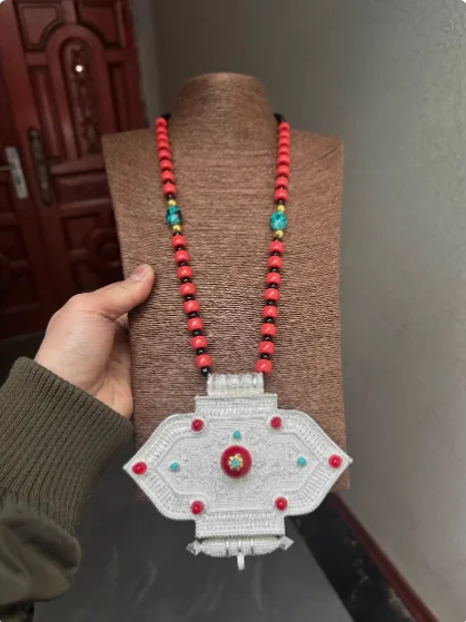 China Xizang Tibetan Gawu Box Necklace Coral Accessories