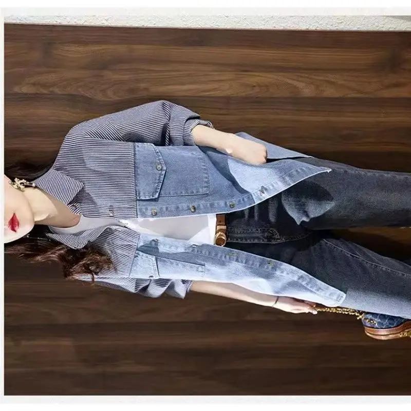 

Ladies Fashion New Stitching Striped Shirt Slim Spring And Autumn New Denim Women's Coat Single-Breasted Lapel Denim Jacket