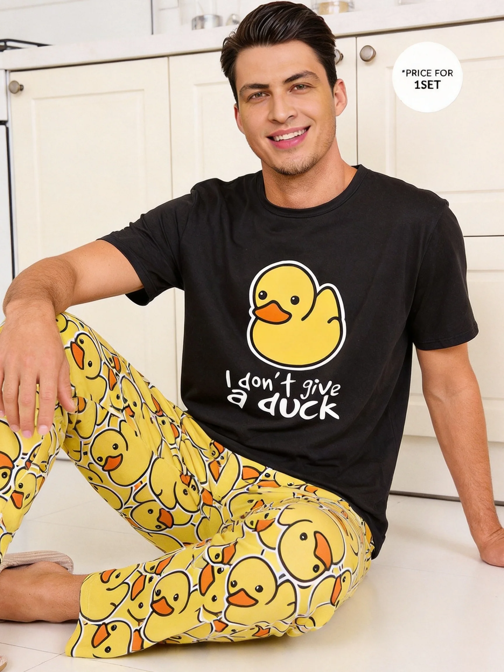 

A set of duck printed casual pajamas, pants and a T-shirt with duck patterns, comfortable summer clothing