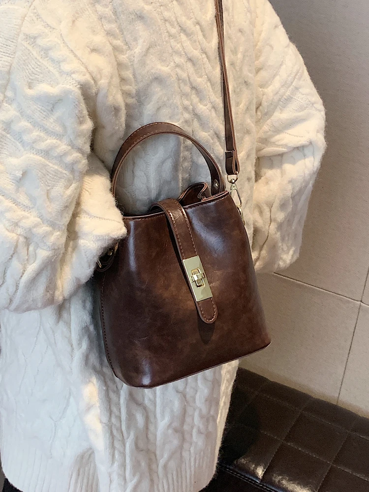 작고 세련된 크로스바디 백, 직장 및 외출용 다용도 캐주얼 핸드백, 부드러운 PU 가죽 원통형 단색