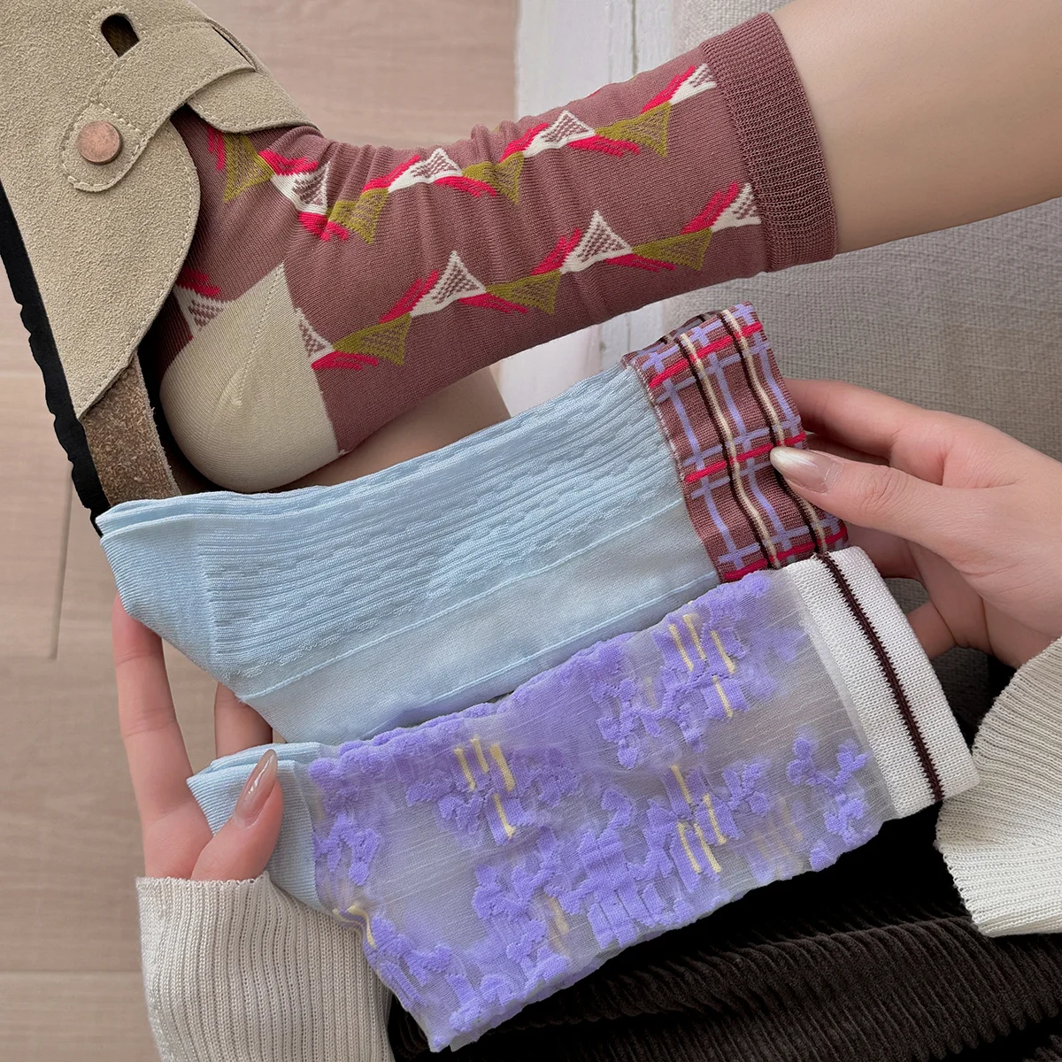 Damen Lange Socken Neue Mode Sommer Dünne Damensocken Modische Farbige Transparente Crew-Socken für Frauen Koreanischer Stil