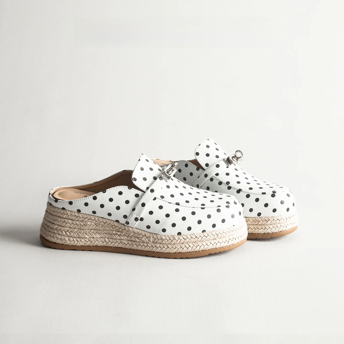 mules-decontractees-en-cuir-a-semelle-epaisse-style-retro-a-pois-en-paille-tressee-pour-femme-–-collection-printemps