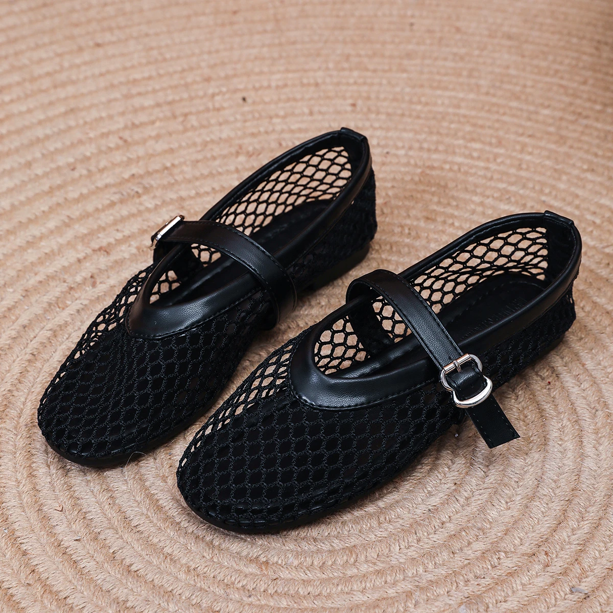 

Women's Flat Shoes Spring New Round Head Shallow Mouth Mesh Cloth Breathable Word with Anti-slip Wear-resistant Single Shoes