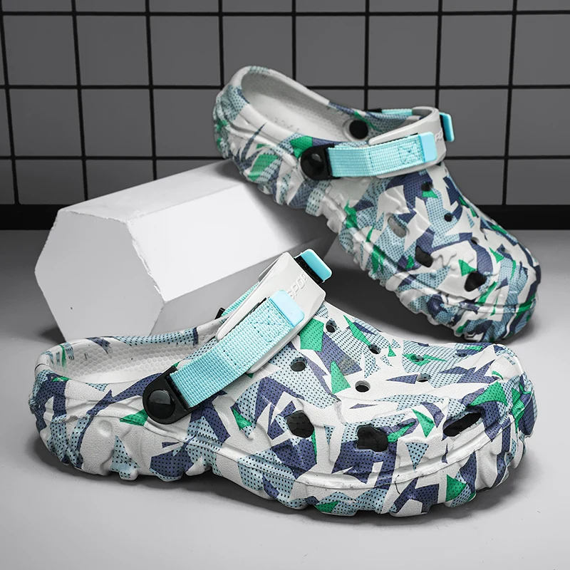 

2025 Summer Men's Slippers Outdoor Garden New Clogs Male Casual Shoes Fashion Luxury Sandals Comfort Home Soft Slippers 40-47