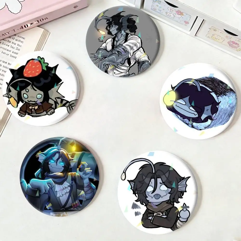 

Pressure Sebastian Solace Badges Niche Design Brooch for Backpack Lapel Pins Creative Accessories