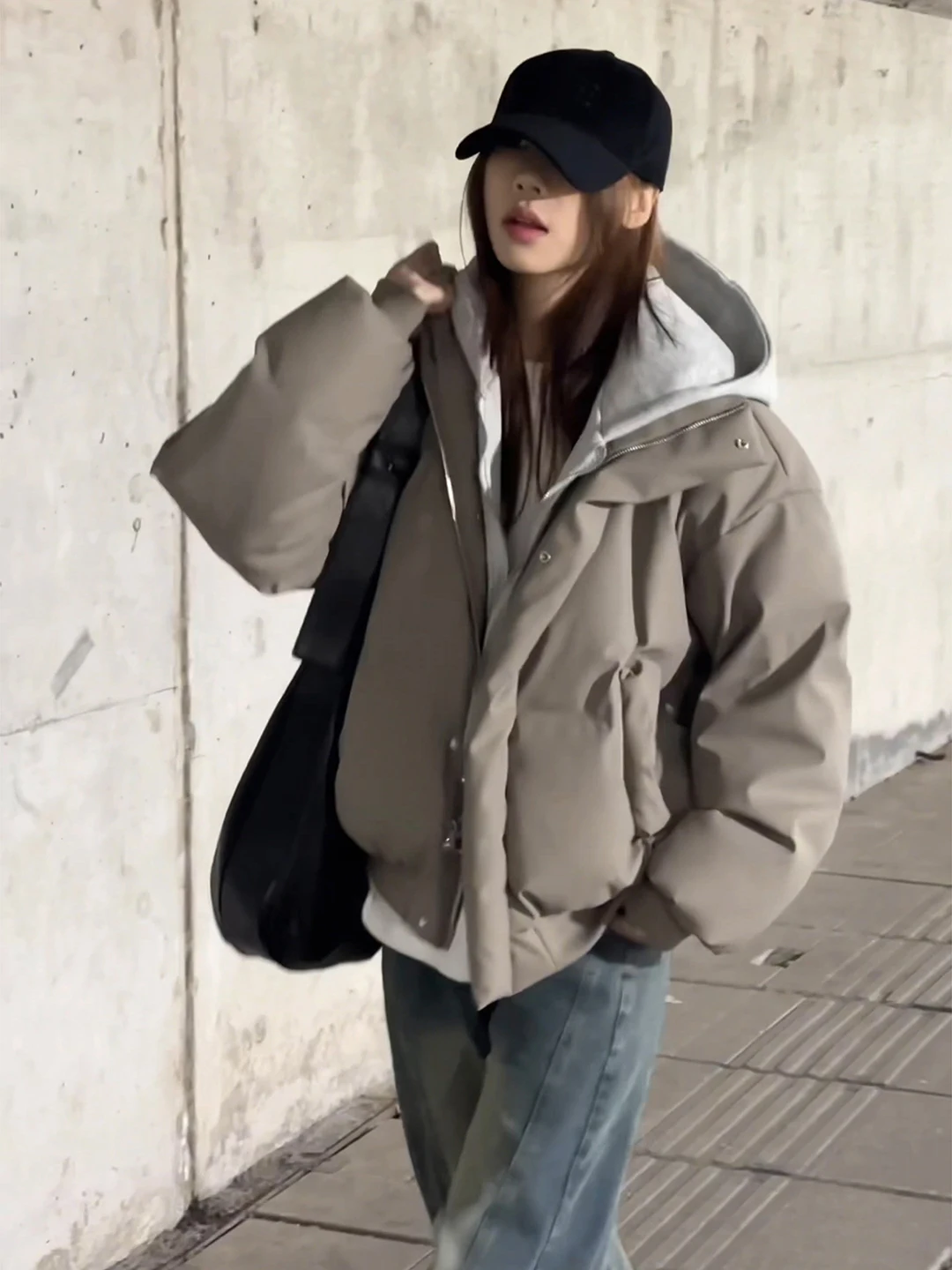 

Мужская зимняя куртка из искусственной кожи с капюшоном, утепленная хлопком, теплая, в стиле пуховика, для пар, морозостойкая, модная