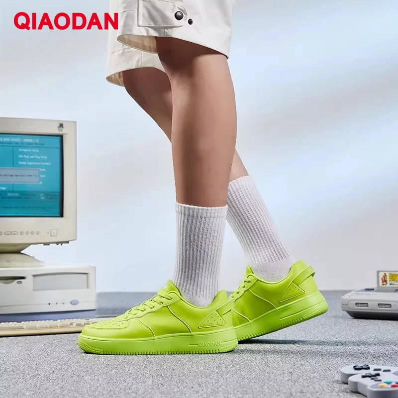 

Мужские зеленые кроссовки QIAODAN, осень 2021, модная кожаная непромокаемая обувь, дышащая повседневная обувь для скейтбординга на шнуровке XM2590550B