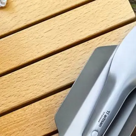 Portable Titanium Garden Hand Shovel, Lightweight and Resistant, Ideal for Outdoor Activities and Adventures Portable