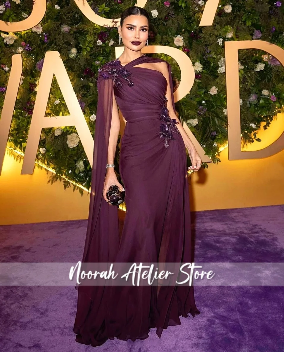 Weinrote 3D-Perlen-Blumen-Umhang, luxuriöse Damen-Abendkleider 2025, Damen-Dubai-Falten, Promi-Kleid, Abschlussballkleid, individuell gestaltet