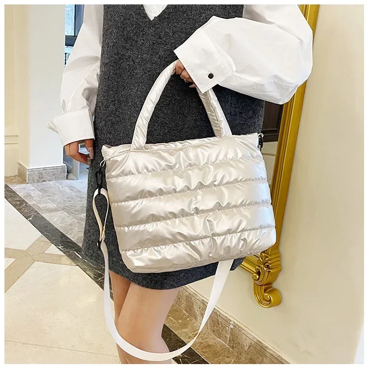 Modische Tragetasche, große Kapazität, mit Baumwolle gepolsterte Tasche, wasserdicht, tragbar, warmhaltende Handtasche, gesteppt, einfarbig, für Freizeit und Winter – Detail 20